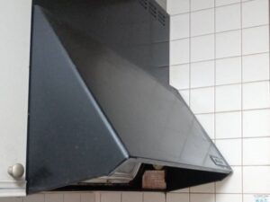 愛知キッチン取付け隊　シロッコファンフードの取替　施工前